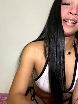 Snapshot of Nicole_cute1 chatting on 12/20/25, 05:25 Nicole cute1 online show from 12/20/25, 05:25