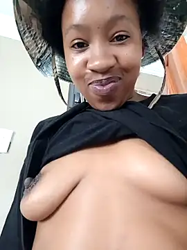 Snapshot of CocoSexyBabe chatting on 02/05/25, 01:33 CocoSexyBabe online show from 02/05/25, 01:33