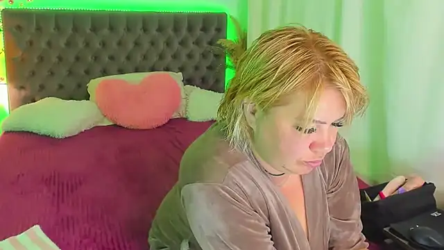 CurlyDreams online show from 06/24/26, 02:10