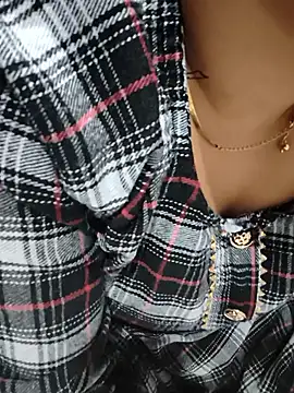 Snapshot of kaveerpooja947 chatting on 01/11/26, 05:07 kaveerpooja947 online show from 01/11/26, 05:07