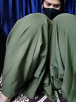 Snapshot of kaveerpooja947 chatting on 02/06/26, 04:32 kaveerpooja947 online show from 02/06/26, 04:32