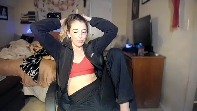 Snapshot of lezzrene chatting on 10/23/25, 11:31 lezzrene online show from 10/23/25, 11:31