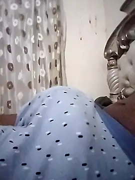 Snapshot of hugecrksam chatting on 02/05/26, 07:18 hugecrksam online show from 02/05/26, 07:18