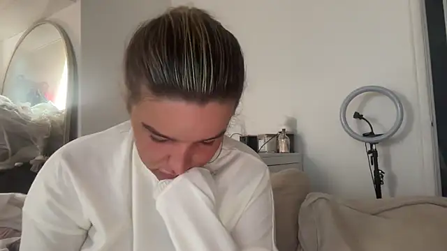 maisiesmithx online show from 09/24/25, 10:29