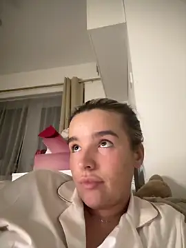 maisiesmithx online show from 10/08/25, 11:02