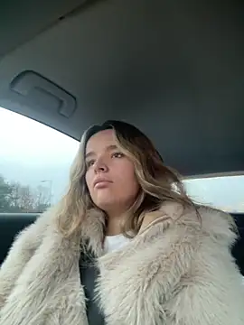 maisiesmithx online show from 12/16/25, 08:41