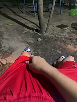 Snapshot of Erick-90 chatting on 10/25/25, 04:42 Erick-90 online show from 10/25/25, 04:42