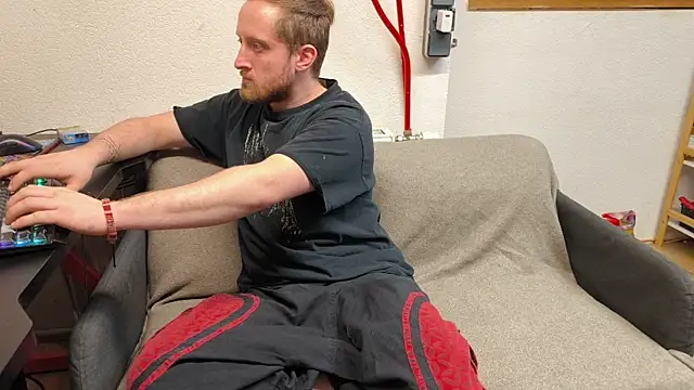 Snapshot of DrownMentallyyy chatting on 02/18/25, 09:53 DrownMentallyyy online show from 02/18/25, 09:53