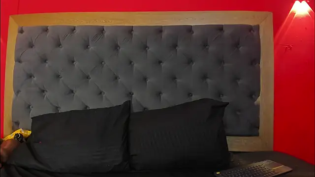 Snapshot of YayaHilton chatting on 10/05/25, 05:17 YayaHilton online show from 10/05/25, 05:17