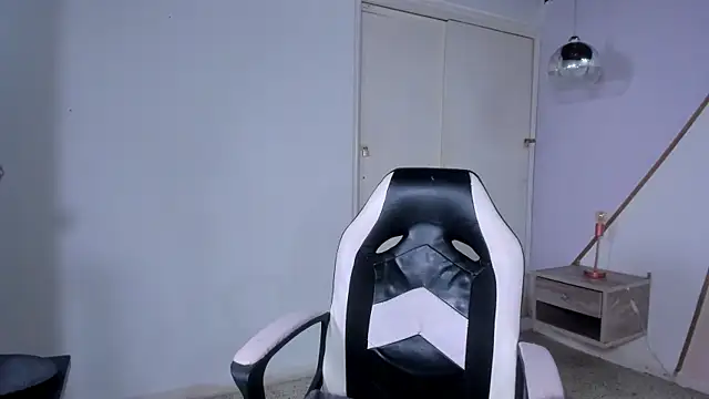 Snapshot of coraltaylor chatting on 03/16/25, 12:45 coraltaylor online show from 03/16/25, 12:45