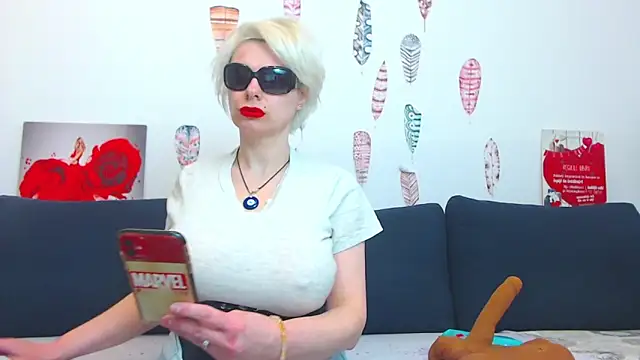 Snapshot of ForeverBarbie_ chatting on 03/17/26, 02:05 ForeverBarbie online show from 03/17/26, 02:05
