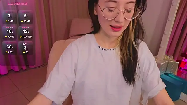 Snapshot of Dark_Lola_ chatting on 12/29/24, 10:01 Dark Lola online show from 12/29/24, 10:01