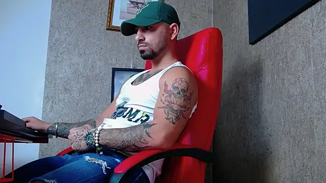 Snapshot of NigelBoydXXX chatting on 01/21/25, 02:37 NigelBoydXXX online show from 01/21/25, 02:37