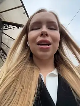 mur girl online show from 11/05/25, 11:43