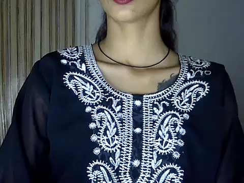 Snapshot of MAAYRA_09 chatting on 09/20/25, 03:35 MAAYRA 09 online show from 09/20/25, 03:35