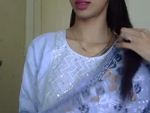 MAAYRA 09 online show from 04/30/26, 05:47