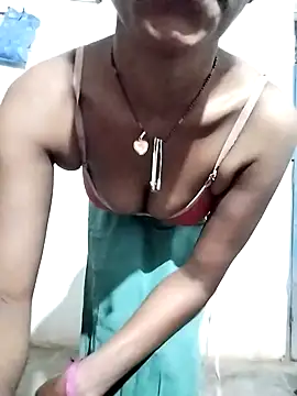 Snapshot of MAAYRA0809 chatting on 02/03/25, 02:14 MAAYRA0809 online show from 02/03/25, 02:14