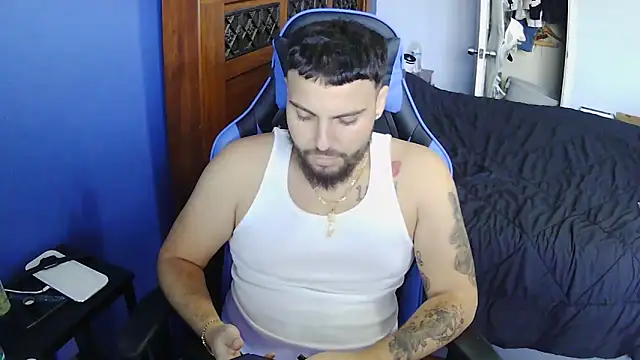 Snapshot of MasterKvn chatting on 03/04/25, 09:54 MasterKvn online show from 03/04/25, 09:54