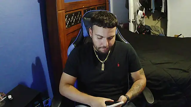 Snapshot of MasterKvn chatting on 10/31/25, 04:35 MasterKvn online show from 10/31/25, 04:35