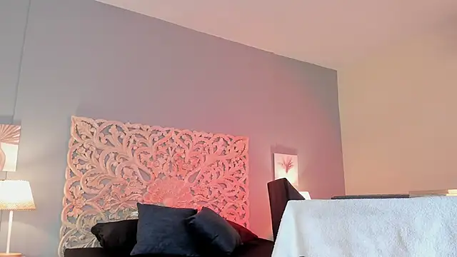 lupeebony online show from 10/05/25, 07:23