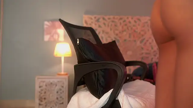 lupeebony online show from 10/28/25, 07:27