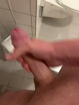 Snapshot of romanhrdcore chatting on 02/18/25, 04:37 romanhrdcore online show from 02/18/25, 04:37