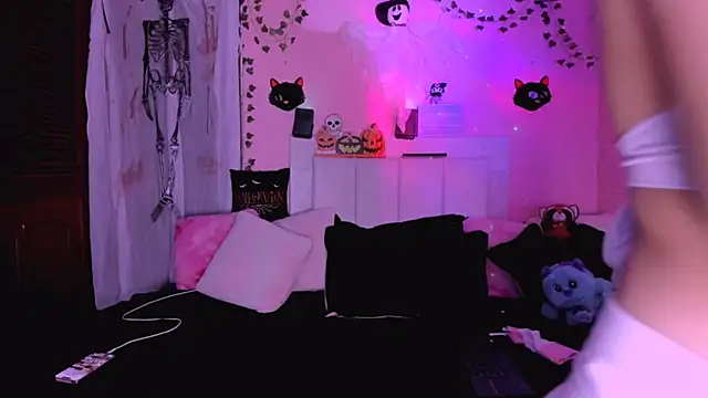 gabyye capprins online show from 10/29/25, 12:24