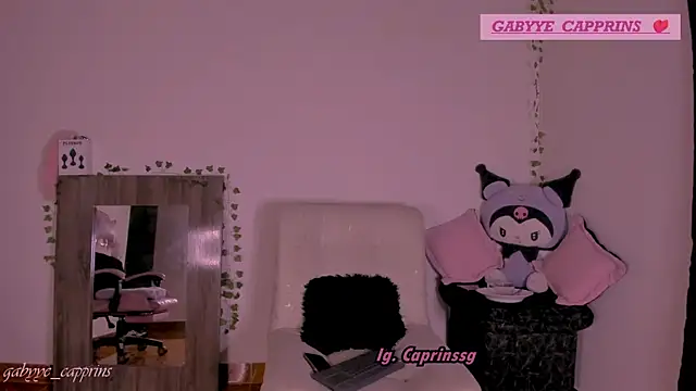 Snapshot of gabyye_capprins chatting on 03/27/26, 12:05 gabyye capprins online show from 03/27/26, 12:05