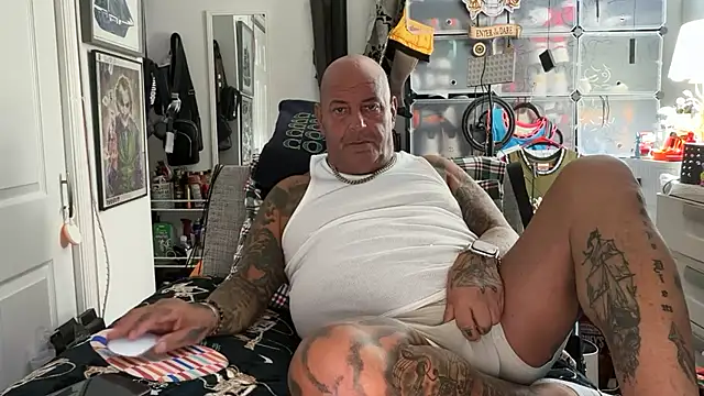 joeytatts66 online show from 10/26/25, 01:44