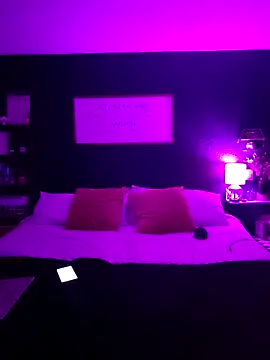 Snapshot of _CumSeeV_ chatting on 10/18/25, 04:26  CumSeeV  online show from 10/18/25, 04:26