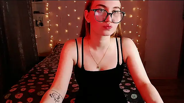 Snapshot of Miya_Mark chatting on 12/16/24, 03:00 Miya Mark online show from 12/16/24, 03:00