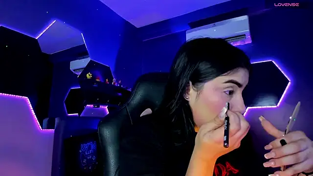 Snapshot of Belliinda_21 chatting on 11/29/25, 06:44 Belliinda 21 online show from 11/29/25, 06:44