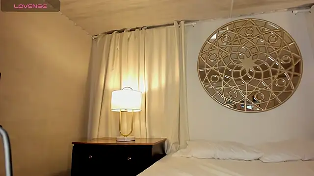 Snapshot of Belliinda_21 chatting on 12/14/25, 06:45 Belliinda 21 online show from 12/14/25, 06:45