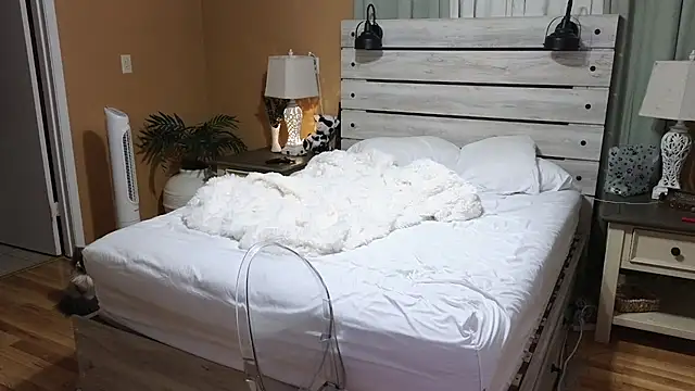 Snapshot of TexasTattooedHouseWife chatting on 12/23/25, 03:04 TexasTattooedHouseWife online show from 12/23/25, 03:04