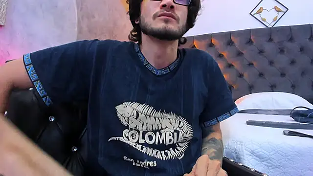 Loggan donnelly online show from 12/25/24, 12:48