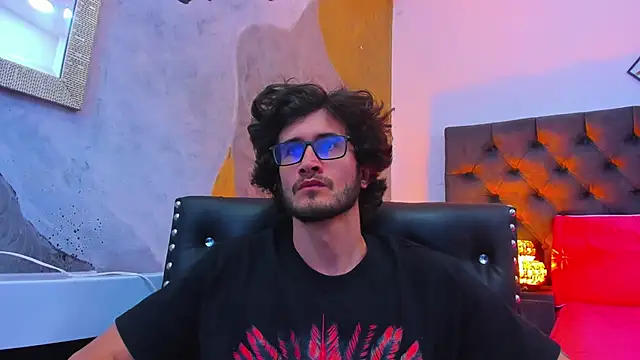 Loggan donnelly online show from 12/26/24, 11:57