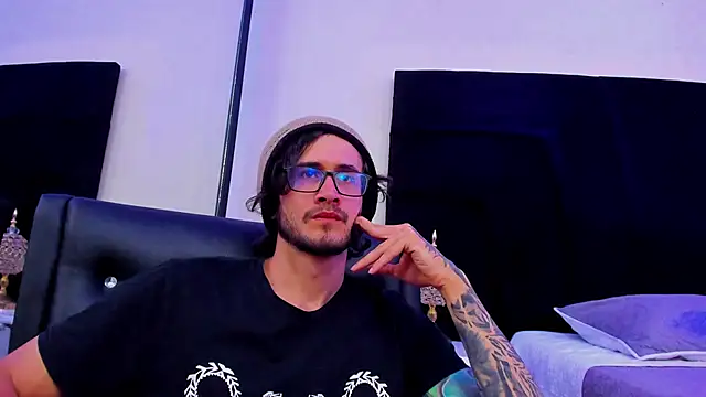 Loggan donnelly online show from 01/18/25, 11:44