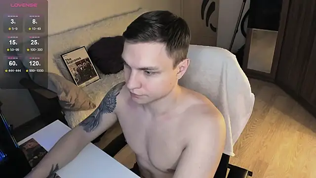 handsome guy01 online show from 10/03/25, 09:06