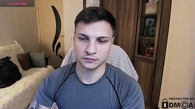 handsome guy01 online show from 10/28/25, 03:47