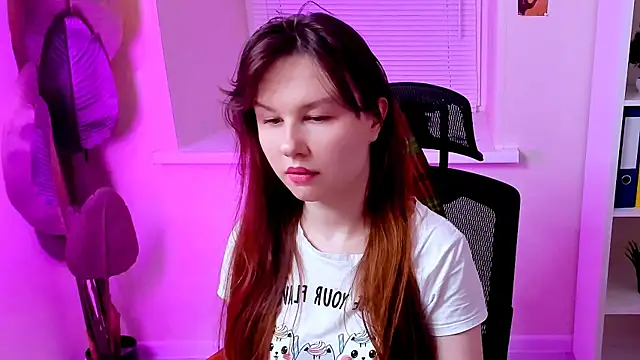 CarolGiggly online show from 10/19/25, 12:17