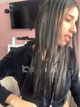 Snapshot of Praga_Pink chatting on 04/23/26, 01:35 Praga Pink online show from 04/23/26, 01:35