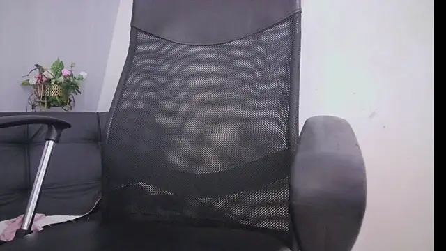 Snapshot of Aurora_ath chatting on 03/05/25, 03:08 Aurora ath online show from 03/05/25, 03:08