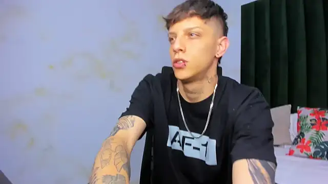 Snapshot of Adam_hard_ chatting on 01/16/25, 07:52 Adam hard  online show from 01/16/25, 07:52