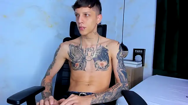 Snapshot of Adam_hard_ chatting on 01/21/25, 07:28 Adam hard  online show from 01/21/25, 07:28