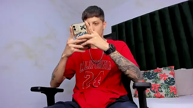 Snapshot of Adam_hard_ chatting on 03/05/25, 08:42 Adam hard  online show from 03/05/25, 08:42