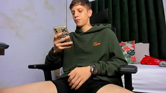 Snapshot of Adam_hard_ chatting on 03/05/25, 11:49 Adam hard  online show from 03/05/25, 11:49