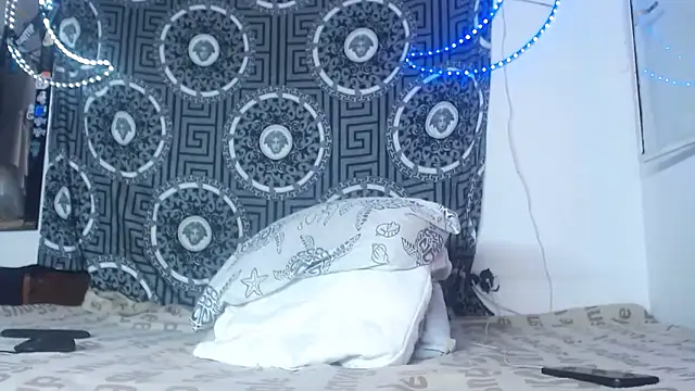 Snapshot of Adam_hard_ chatting on 11/11/25, 04:51 Adam hard online show from 11/11/25, 04:51