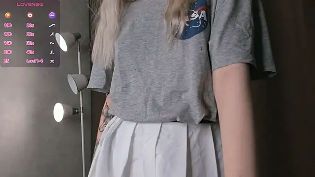 Snapshot of EngelFugler chatting on 12/19/24, 07:40 EngelFugler online show from 12/19/24, 07:40