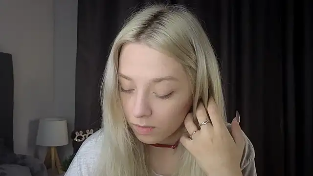 Snapshot of EngelFugler chatting on 09/14/25, 11:31 EngelFugler online show from 09/14/25, 11:31