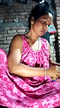 Snapshot of Hotty-dola chatting on 02/05/25, 03:45 Hotty-dola online show from 02/05/25, 03:45